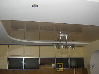 Натяжной потолок в кухонное помещение (материал полотна: пвх)