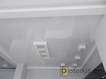 Натяжной потолок белого цвета (в кухню, спальню, зал, гостиную)