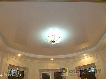 Натяжной потолок в гостиную (материал: ПВХ)