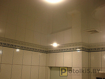 Натяжной потолок в ванную 29