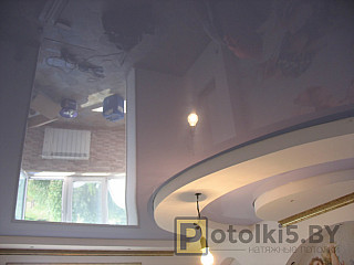 Натяжной потолок в квартиру с визуальным увеличением пространства