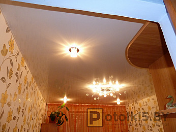 Бесшовный глянцевый потолок по низкой цене в Минске