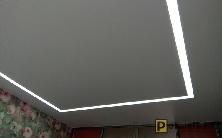 Матовый потолок со скрытой светополосой