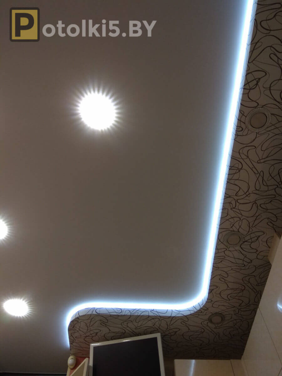 Двухуровневый матовый натяжной потолок в комплексе с эксклюзивным полотном (полоски), и подсветкой