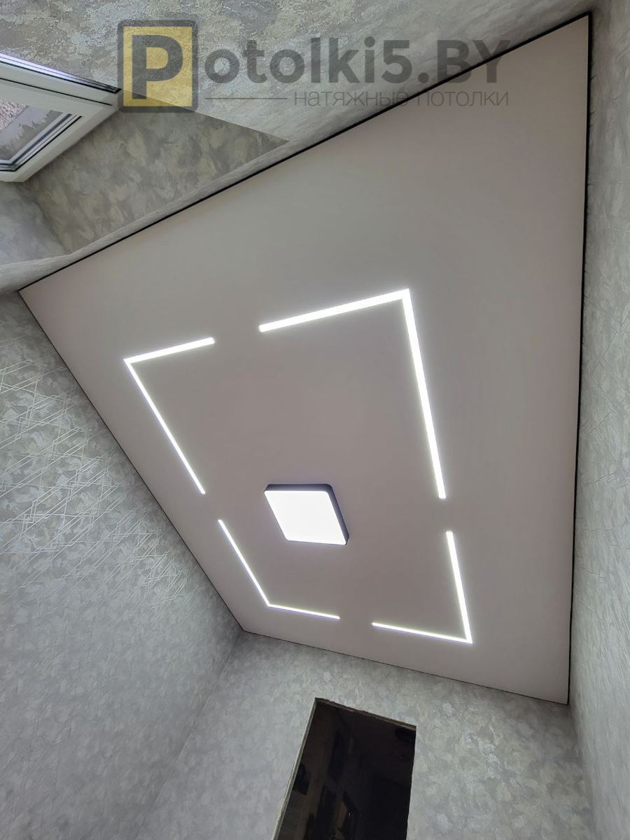 Матовый натяжной потолок с теневым примыканием